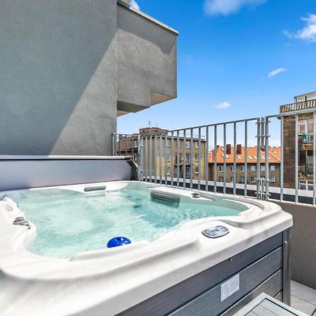 Ferienwohnung Lam Pink - Jacuzzi - Ac - Ps4 Pressburg Exterior foto