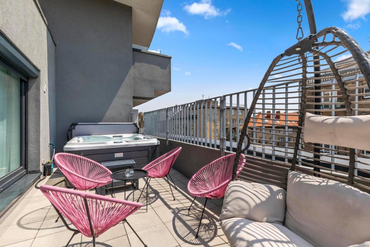 Ferienwohnung Lam Pink - Jacuzzi - Ac - Ps4 Pressburg Exterior foto