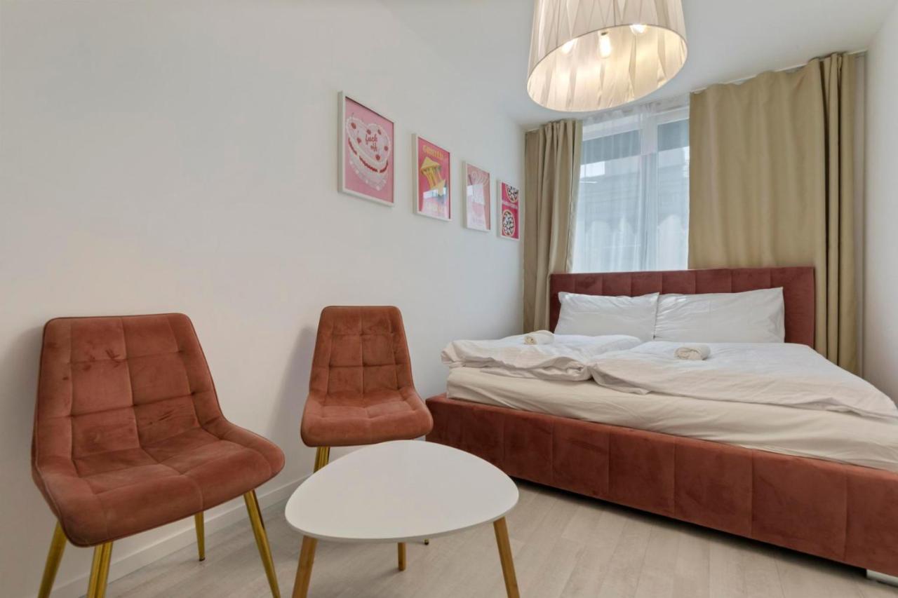 Ferienwohnung Lam Pink - Jacuzzi - Ac - Ps4 Pressburg Exterior foto
