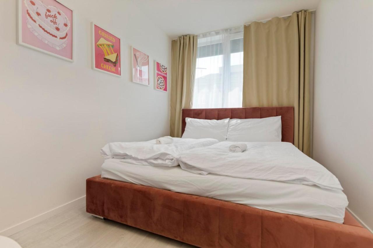 Ferienwohnung Lam Pink - Jacuzzi - Ac - Ps4 Pressburg Exterior foto