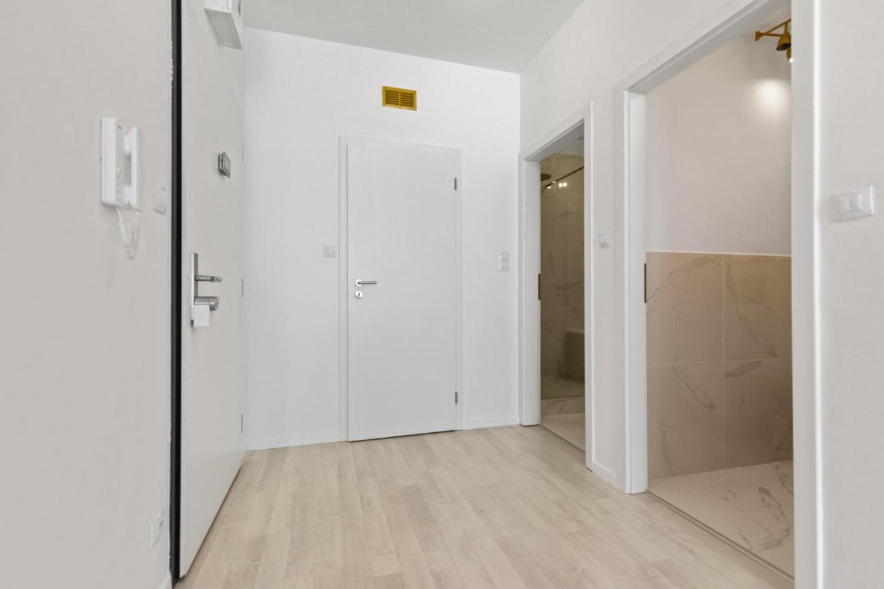 Ferienwohnung Lam Pink - Jacuzzi - Ac - Ps4 Pressburg Exterior foto