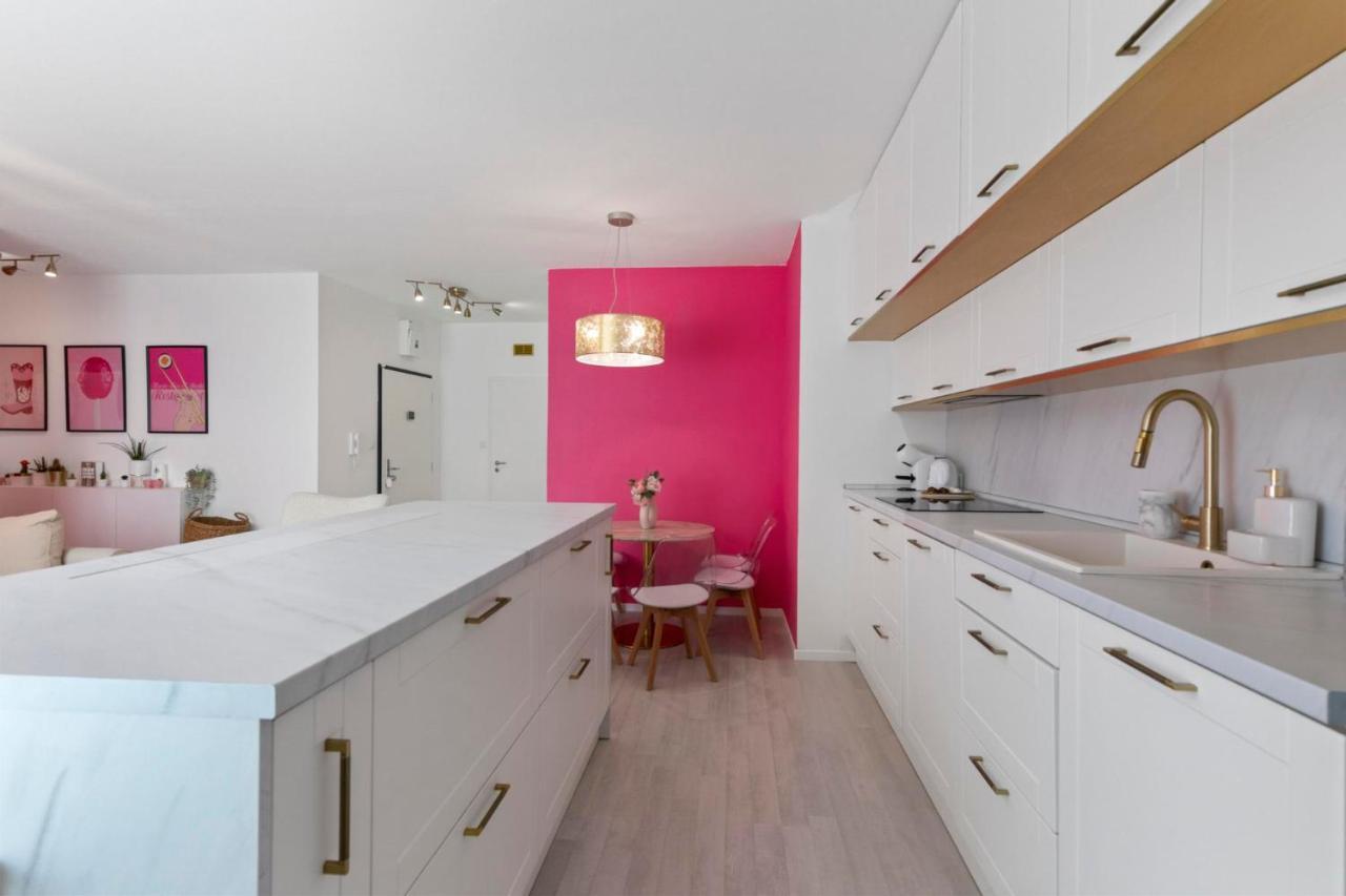 Ferienwohnung Lam Pink - Jacuzzi - Ac - Ps4 Pressburg Exterior foto