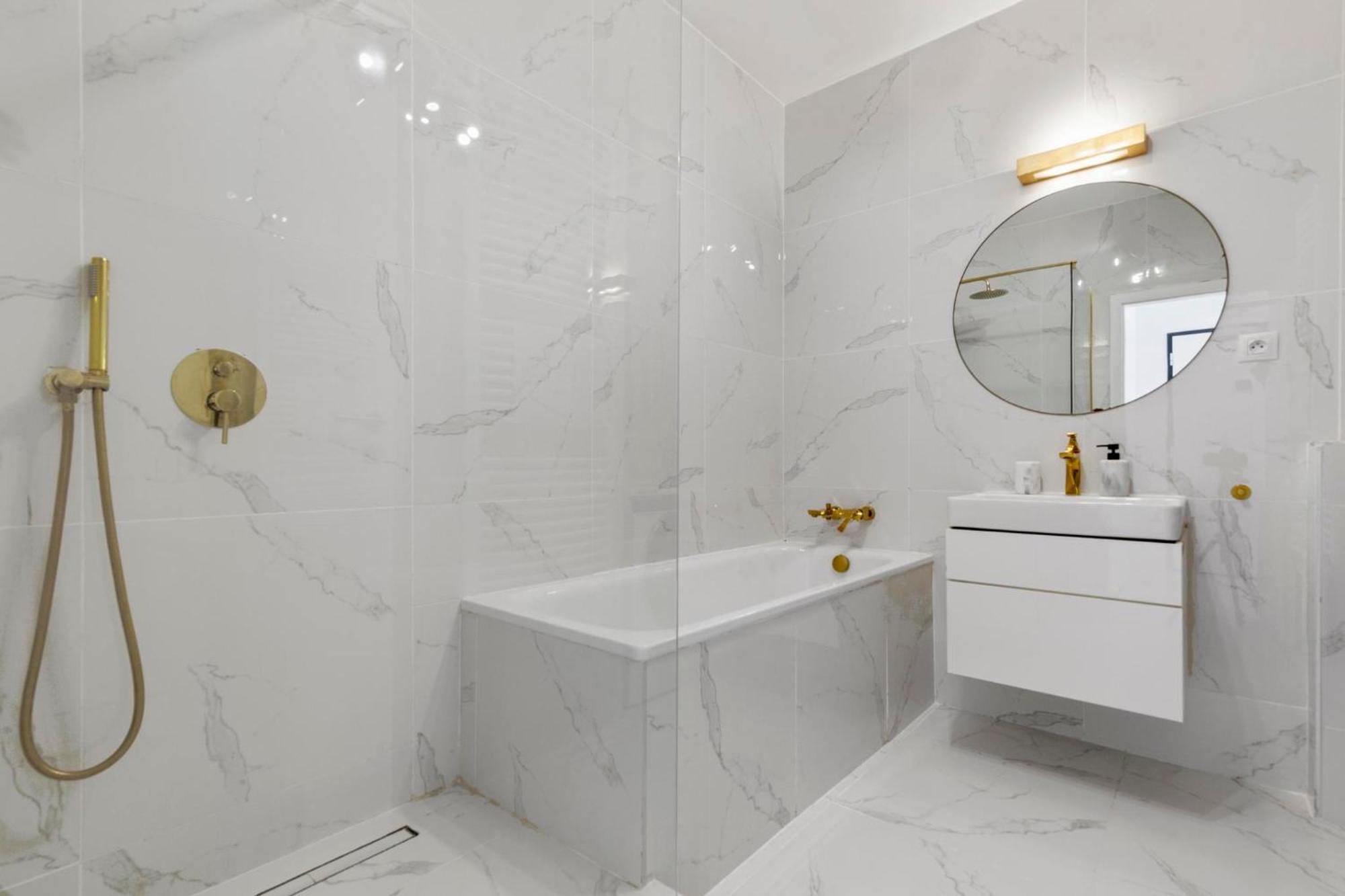 Ferienwohnung Lam Pink - Jacuzzi - Ac - Ps4 Pressburg Exterior foto