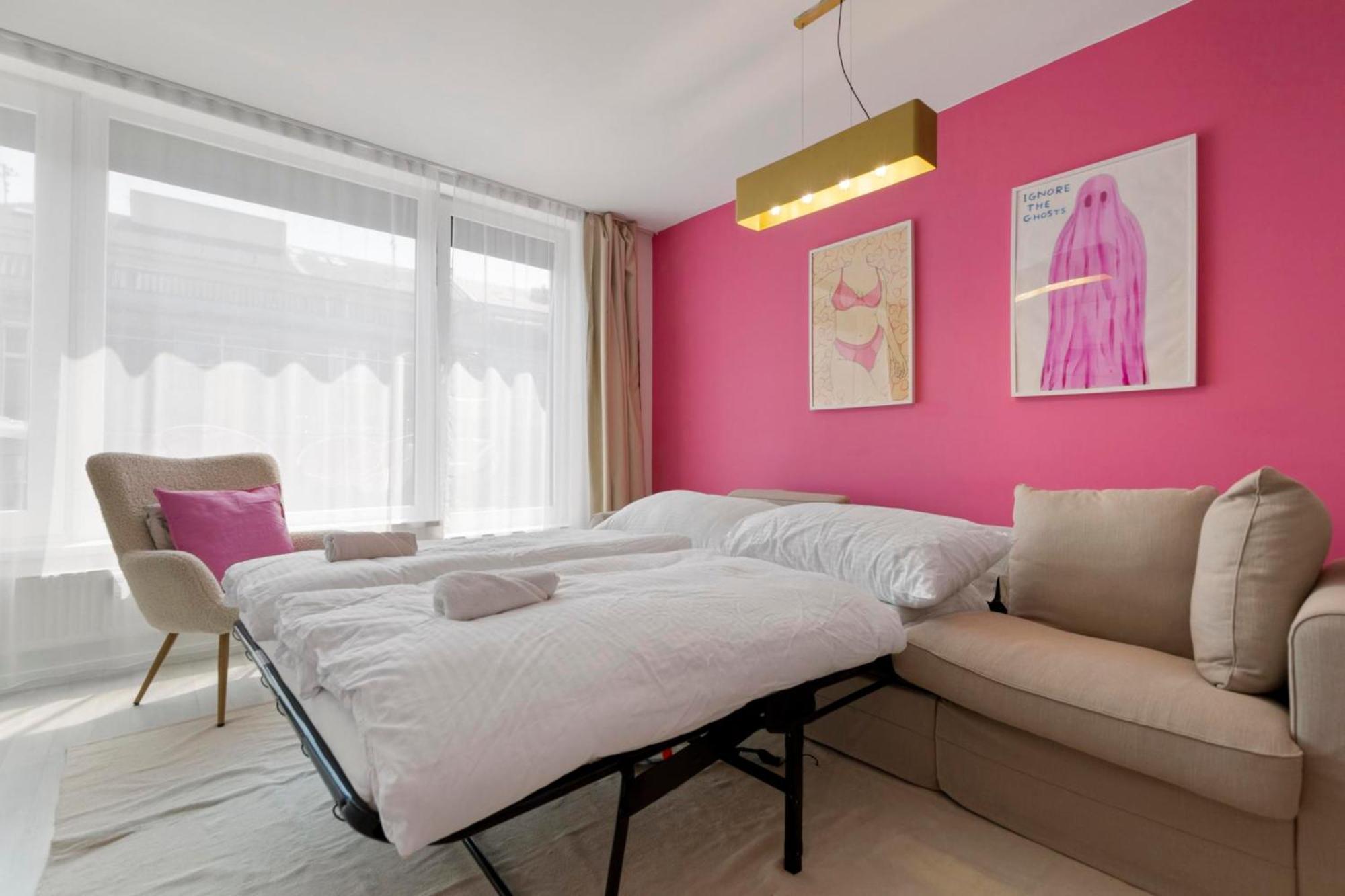 Ferienwohnung Lam Pink - Jacuzzi - Ac - Ps4 Pressburg Exterior foto